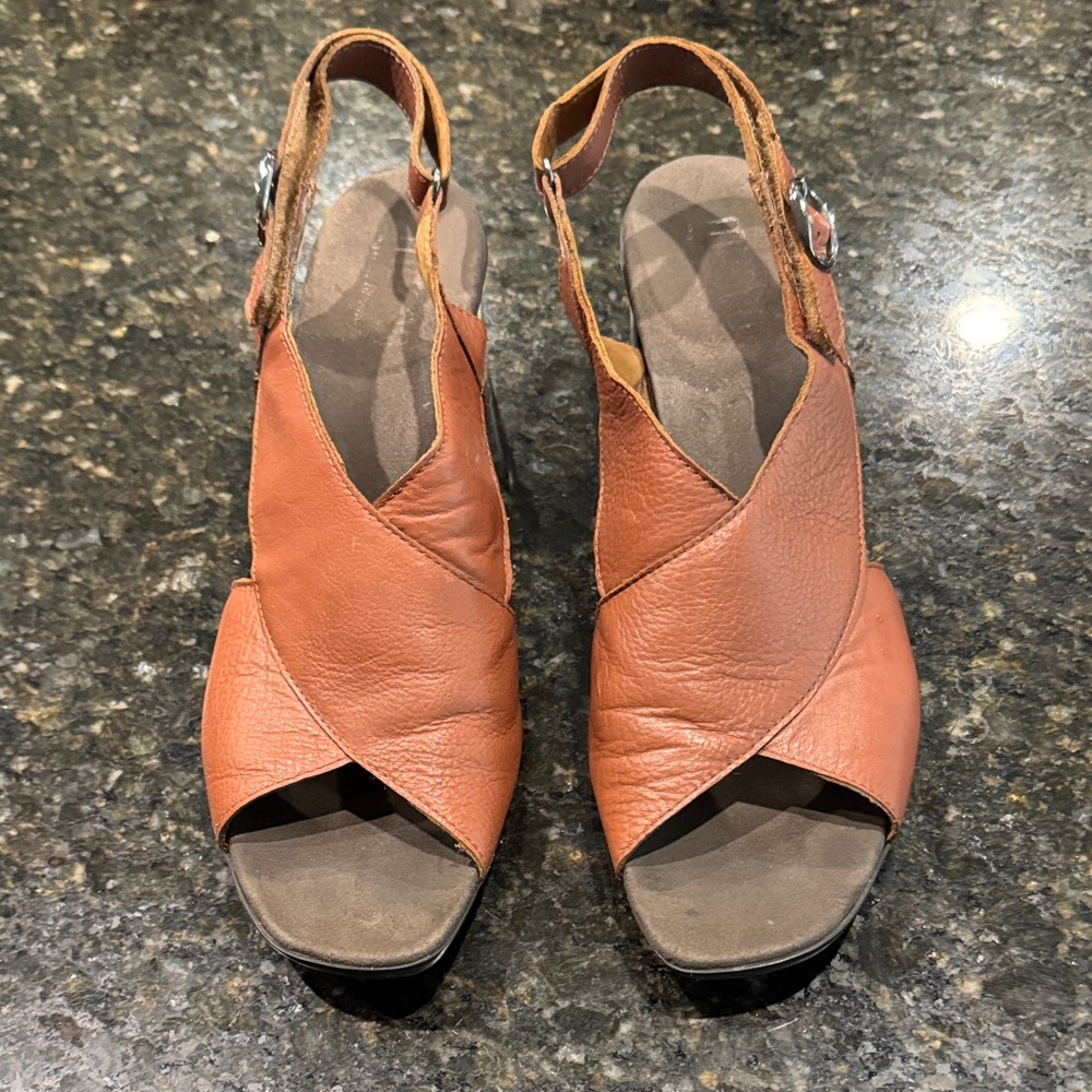 SUPER NICE Munro Leather Slingback Sandals